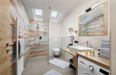 Fewo Zypresse - Bad mit Fenster und Dusche