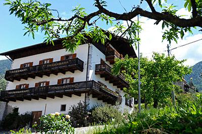 la storica azienda vinicola Felderer Hof di Labers/Merano