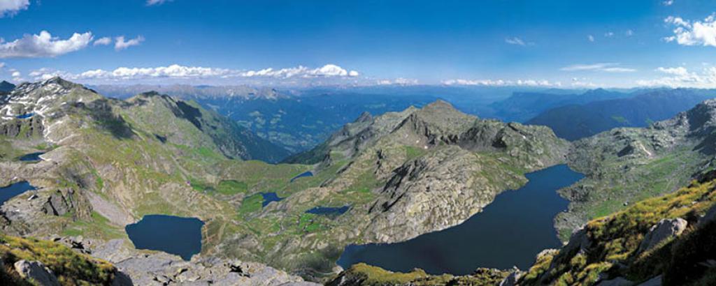 I laghi di Sopranes nel parco naturale del Gruppo di Tessa